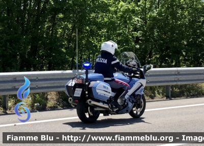 Yamaha FJR 1300 II serie 
Polizia di Stato 
Polizia Stradale 
Allestimento Elevox 
POLIZIA G3082
In Scorta al giro d’Italia 
Moto “16” 
Parole chiave: Yamaha_FJR1300 IIserie Polizia Stradale Giro d’Italia