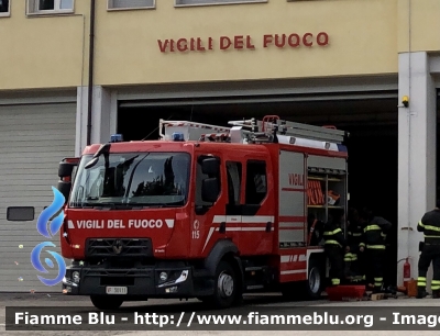 Renault Midlum III serie 
Vigili del Fuoco 
Comando provinciale di L’Aquila
APS allestimento Rosenfire 
VF 30111
Parole chiave: Renault Midlum_IIIserie VF30111