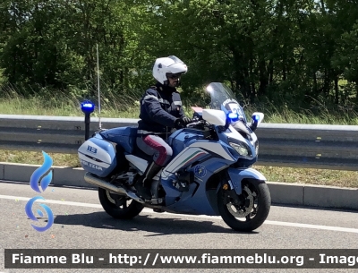 Yamaha FJR 1300 II serie 
Polizia di Stato 
Polizia Stradale 
Allestimento Elevox 
POLIZIA G3084 
In Scorta al giro d’Italia 2021
Moto “20” 
Parole chiave: Yamaha_FJR1300 IIserie Polizia Stradale giro d’Italia