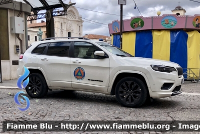 Jeep Cherokee 
Protezione Civile 
Regione Abruzzo 

Parole chiave: Jeep Cherokee 