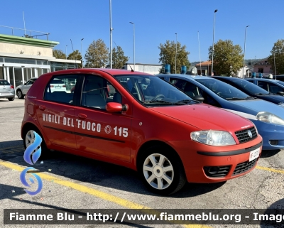 Fiat Punto III serie 
Vigili del Fuoco 
Comando provinciale di Pescara 
VF 22715
Parole chiave: Fiat Punto_IIserie VF22715