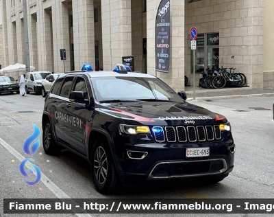 Jeep Grand Cherokee IV serie restyle 
Carabinieri 
Comando Carabinieri Banca D’Italia 
CC EC 693 
Parole chiave: Jeep Grand_Cherokee_IVserie_restyle CCEC693