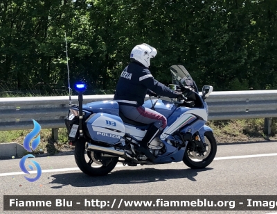 Yamaha FJR 1300 II serie 
Polizia di Stato 
Polizia Stradale 
Allestimento Elevox 
POLIZIA G3110 
In Scorta al Giro d’Italia 
Moto “9”
Parole chiave: Yamaha_FJR1300 IIserie Polizia Stradale Giro d’Italia