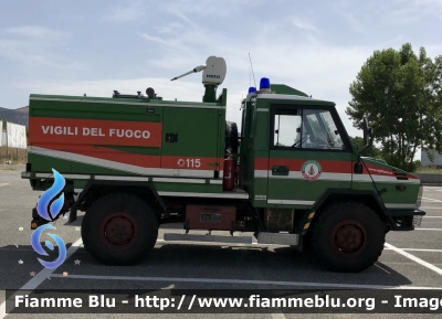 Iveco VM90 Scout - Ex Corpo Forestale dello Stato 
Vigili del Fuoco 
Comando provinciale di L’Aquila 
Allestimento Iveco-Magirus 
Ex Corpo Forestale dello Stato 
VF 28057
Parole chiave: Iveco VM90_Scout VF28057