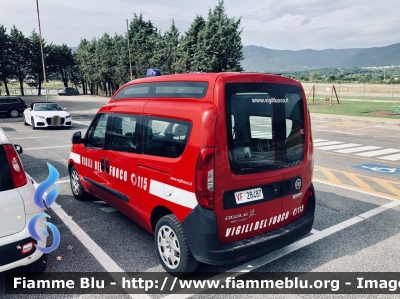 Fiat Doblò XL IV serie 
Vigili del Fuoco 
Direzione Regionale Calabria 
Variante con lampeggianti e supplementari anteriori 
VF 28487
Parole chiave: Fiat Doblò_XL_IVserie VF28487