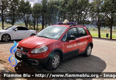 Fiat Sedici 
Vigili del Fuoco 
Comando provinciale di L’Aquila 
Automezzo donato da Reale Mutua Assicurazioni 
VF 25653
Parole chiave: Fiat Sedici VF25653