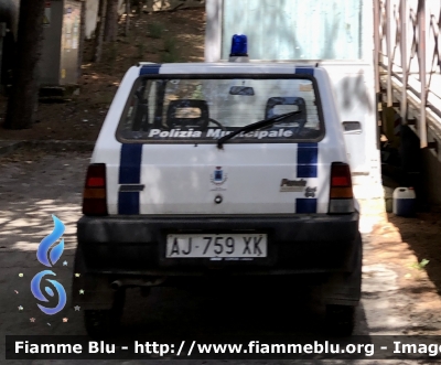 Fiat Panda 4x4 II serie 
Polizia Municipale 
Comune di Cagnano Amiterno 
Parole chiave: Fiat Panda_4x4_IIserie