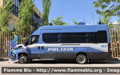 Iveco Daily VI serie restyle 
Polizia di Stato 
Reparto Mobile 
IV Reparto Mobile Genova 
Allestimento Sperotto 
POLIZIA M5855
Parole chiave: Iveco Daily_VIserie_restyle POLIZIAM5855