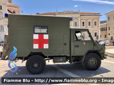 Iveco VM90 
R.O.E. 4’ Reparto Corpo Militare Sovrano Militare Ordine di Malta in Ausilio al 9’ reggimento Alpini L’Aquila 
EI 738 DJ 
Parole chiave: Iveco VM90 EI738DJ Ambulanza