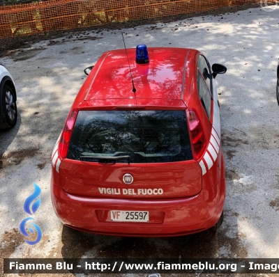 Fiat Grande Punto 
Vigili del Fuoco 
Comando provinciale di L’Aquila 
Versione 3 Porte 
VF 25597
Parole chiave: Fiat_Grande Punto 3 Porte Vigili del Fuoco L’Aquila