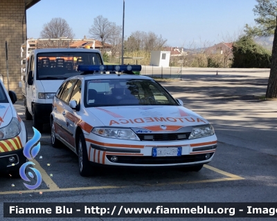 Renault Laguna Grandtour II serie 
ASL n4 di Teramo 
118 Abruzzo Soccorso 
C.O. Di Teramo 
Automedica 
Allestimento Aricar 
Parole chiave: Renault Laguna_Grandtour_IIserie Automedica 