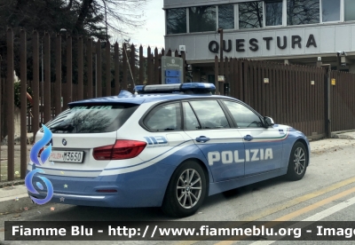 Bmw 320 Touring F31 III restyle 
Polizia di Stato 
Polizia Stradale 
Allestimento Focaccia 
Decorazione Grafica Artlantis 
POLIZIA M3650
Parole chiave: Bmw 320_Touring_F31_IIIrestyle POLIZIAM3650