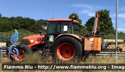 Kubota M130X 
ANAS 
Regione Abruzzo 
Compartimento di L’Aquila 
Parole chiave: Kubota M130X