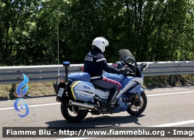 Yamaha FJR 1300 II serie 
Polizia di Stato 
Polizia Stradale 
Allestimento Elevox 
POLIZIA G3103
In Scorta al Giro d’Italia 
Moto “Gialla” 
Parole chiave: Yamaha_FJR1300 IIserie Polizia Stradale Giro d’Italia