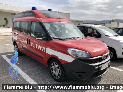 Fiat Doblò XL IV serie 
Vigili del Fuoco 
Direzione Regionale Calabria 
Variante con lampeggianti e supplementari anteriori 
VF 28487
Parole chiave: Fiat Doblò_XL_IVserie VF28487