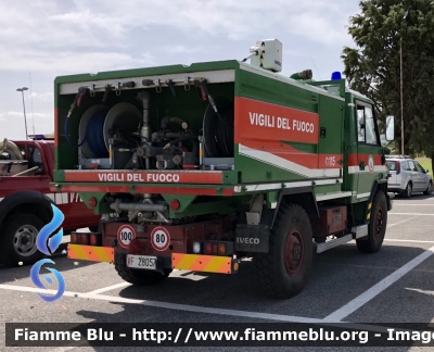 Iveco VM90 Scout - Ex Corpo Forestale dello Stato 
Vigili del Fuoco 
Comando provinciale di L’Aquila 
Allestimento Iveco-Magirus 
Ex Corpo Forestale dello Stato 
VF 28057
Parole chiave: Iveco VM90_Scout VF28057