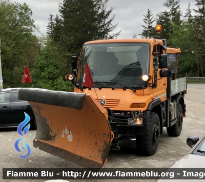 Mercedes-Benz Unimog U400
Amministrazione provinciale di L’Aquila 
Allestito con lama sgombraneve Assaloni e spargisale Morselli&Maccaferri
Parole chiave: Mercede-Benz_Unimog U400 amministrazione provinciale di L’Aquila