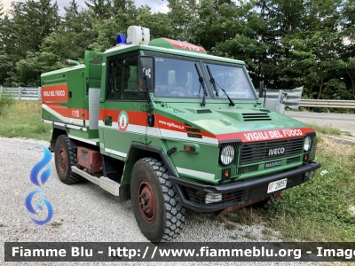 Iveco VM90 Scout - Ex Corpo Forestale dello Stato 
Vigili del Fuoco 
Comando provinciale di L’Aquila 
Allestimento Iveco-Magirus 
Ex Corpo Forestale dello Stato 
VF 28057
Parole chiave: Iveco VM90 Scout VF28057