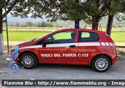 Fiat Grande Punto 
Vigili del Fuoco 
Comando provinciale di L’Aquila 
Versione 3 Porte 
VF 25595
Parole chiave: Fiat Grande Punto VF25595