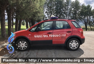 Fiat Sedici 
Vigili del Fuoco 
Comando provinciale di L’Aquila 
Automezzo donato da Reale Mutua Assicurazioni 
VF 25653
Parole chiave: Fiat Sedici VF25653