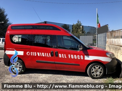 Fiat Doblò XL IV serie 
Vigili del fuoco 
Comando provinciale di L’Aquila 
Nucleo S.A.P.R. 
VF 28693
Parole chiave: Fiat Doblò_XL_IVserie VF28693