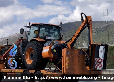 Kubota M135GX-IV
ANAS 
Regione Abruzzo 
Compartimento di L’Aquila 
Parole chiave: Kubota M135GX-IV