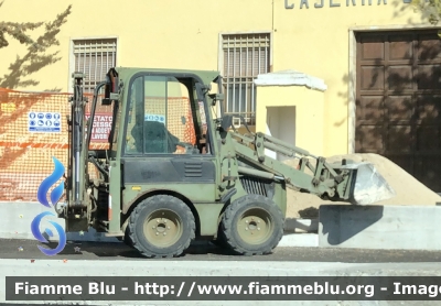 JCB 1CX 
Esercito Italiano 
IX Reggimento Alpini L’Aquila 
“Battaglione Multifunzionale Vicenza” 
MACC.OP.EI BE235
Parole chiave: JCB 1CX EIBE235