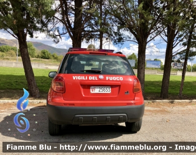 Fiat Sedici 
Vigili del Fuoco 
Comando provinciale di L’Aquila 
Automezzo donato da Reale Mutua Assicurazioni 
VF 25653
Parole chiave: Fiat Sedici VF25653