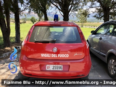 Fiat Grande Punto 
Vigili del Fuoco 
Comando provinciale di L’Aquila 
Versione 3 Porte 
VF 25596
Parole chiave: Fiat Grande_Punto VF25596