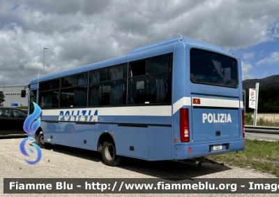 Iveco Cacciamali 100E21
Polizia di Stato 
Reparto Mobile 
POLIZIA E9841
Parole chiave: Iveco Cacciamali_100E21 POLIZIAE9841