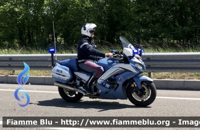 Yamaha FJR 1300 II serie 
Polizia di Stato 
Polizia Stradale 
Allestimento Elevox 
POLIZIA G3089
In Scorta al giro d’Italia 
Moto “22” 
Parole chiave: Yamaha_FJR1300 IIserie Polizia Stradale giro d’Italia