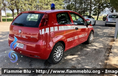 Fiat Grande Punto 
Vigili del Fuoco 
Comando provinciale di L’Aquila 
Versione 3 Porte 
VF 25595
Parole chiave: Fiat Grande Punto VF25595