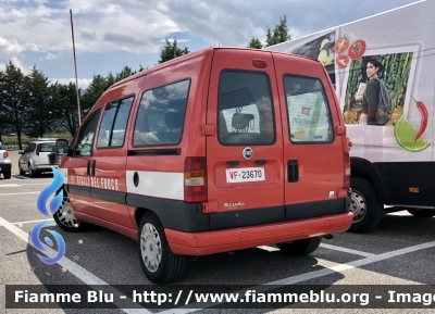 Fiat Scudo I serie 
Vigili del Fuoco 
Nucleo Sommozzatori Roma 
Mezzo acquistato dalla Direzione Nazionale per L’Ispettorato Emergenze 
VF 23670
Parole chiave: Fiat Scudo_Iserie VF23670