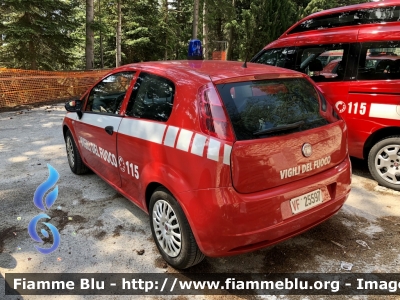 Fiat Grande Punto 
Vigili del Fuoco 
Comando provinciale di L’Aquila 
Versione 3 Porte 
VF 25597
Parole chiave: Fiat_Grande Punto 3 Porte Vigili del Fuoco L’Aquila