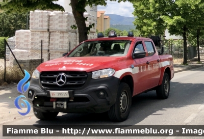 Mercedes-Benz Classe X
Vigili del Fuoco 
Comando provinciale di L’Aquila 
Allestimento Divitec 
VF 29515
Parole chiave: Mercedes-Benz Classe_X VF29515