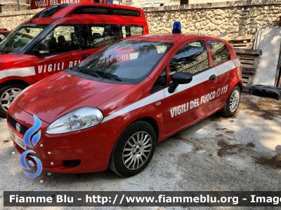 Fiat Grande Punto 
Vigili del Fuoco 
Comando provinciale di L’Aquila 
Versione 3 Porte 
VF 25597
Parole chiave: Fiat_Grande Punto 3 Porte Vigili del Fuoco L’Aquila