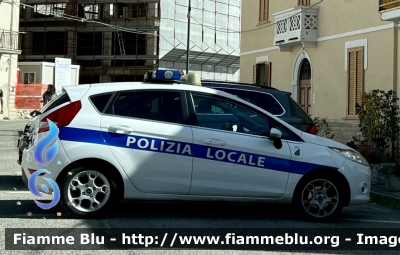 Ford Fiesta VI serie 
Polizia Locale 
Comune di Castel Del Monte (AQ)
Parole chiave: Ford Fiesta_VIserie