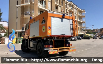 Mercedes-Benz Unimog U400
Protezione Civile PIVEC L’Aquila 
Mezzo AIB (Antincendio Boschivo) 
Allestimento Assaloni 
Parole chiave: Mercedes-Benz Unimog U400