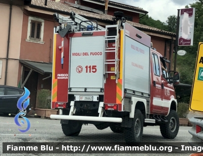 Iveco Daily 55S17 4x4 IV serie restyle - allestimento Iveco-Magirus 
Vigili del Fuoco 
Comando provinciale di L’Aquila 
Colonna Mobile Regionale Abruzzo 
VF 26662
Parole chiave: Iveco Daily_55S17_4x4_IVserie VF26662