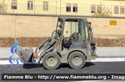 JCB 1CX
Esercito Italiano 
9’ reggimento Alpini L’Aquila 
Battaglione Multifunzionale Vicenza 
EI BE 235
Parole chiave: JCB 1CX EIBE235