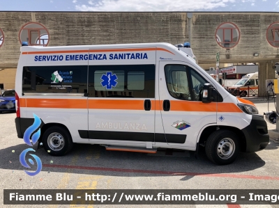 Fiat Ducato X290
ASL n1 Avezzano Sulmona L’Aquila 
118 Abruzzo Soccorso 
C.O di L’Aquila 
Allestimento Mariani Fratelli 
Parole chiave: Fiat Ducato_X290