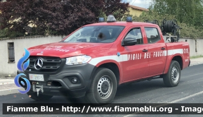 Mercedes-Benz Classe X 
Vigili del Fuoco 
Comando provinciale di L’Aquila 
Allestimento Divitec 
VF 29515 
Parole chiave: Mercedes-Benz Classe_X VF29515