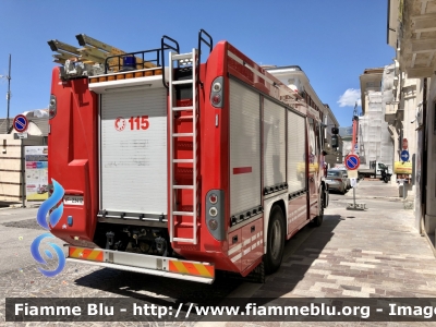 Iveco Stralis AF190S40 I serie 
Vigili del Fuoco 
Comando provinciale di L’Aquila 
APS allestimento Iveco-Magirus 
Ricondizionata Fortini 
VF 23412
Parole chiave: Iveco Stralis AF190S40_Iserie VF23412