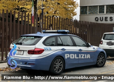 Bmw 320 Touring F31 restyle 
Polizia di Stato 
Polizia Stradale 
Allestimento Marazzi
Decorazione Grafica Artlantis 
POLIZIA M2470
Parole chiave: Bmw 320_Touring_F31_restyle POLIZIAM2470