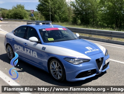 Giro d’Italia 2021
Alfa Romeo Nuova Giulia Q4 
Polizia di Stato 
Polizia Stradale 
POLIZIA M2700
In Scorta al giro d’Italia 2021
Vettura 1 
Parole chiave: Alfa-Romeo_Nuova Giulia Q4 Polizia Stradale Giro d’Italia