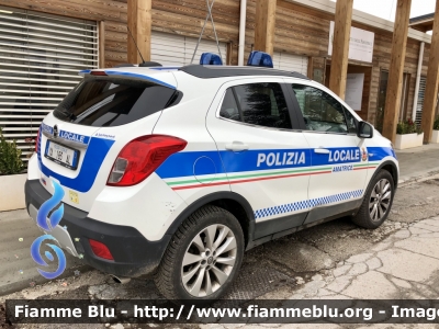 Opel Mokka 
Polizia Locale 
Comune di Amatrice 
Allestimento Bertazzoni 
POLIZIA LOCALE YA 183 AL 
Parole chiave: Opel Mokka POLIZIALOCALEYA183AL