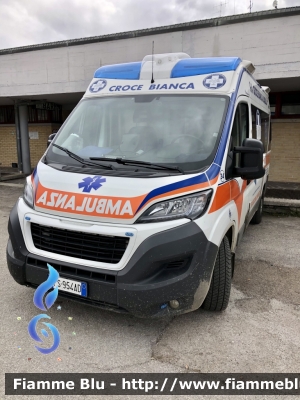 Peugeot Boxer 
Pubblica assistenza croce bianca L’Aquila 
Allestimento Mariani fratelli 
Parole chiave: Ambulanza croce bianca L’Aquila