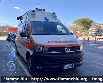 Volkswagen Transporter T6 
Pubblica Assistenza Croce Gialla Vomano 
Allestimento Orion 
Parole chiave: Volkswagen Transporter_T6 Ambulanza