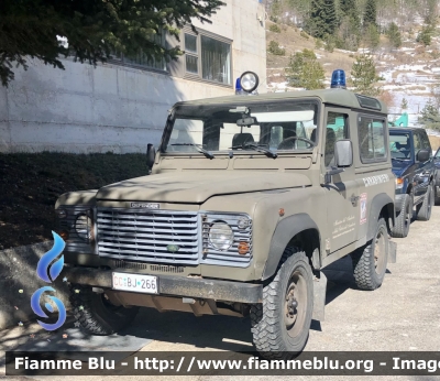 Land Rover Defender 90
Carabinieri 
Comando Carabinieri unità per la tutela Forestale Ambientale ed Agroalimentare 
Stazione Parco Nazionale del Gran Sasso e Monti della Laga
CC BJ 266
Parole chiave: Land-Rover Defender_90 CCBJ266