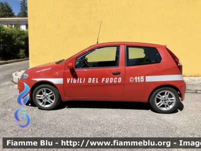 Fiat Punto III serie 
Vigili del Fuoco 
Comando provinciale di Teramo 
Versione 3 Porte 
VF 25375
Parole chiave: Fiat Punto_IIIserie VF25375